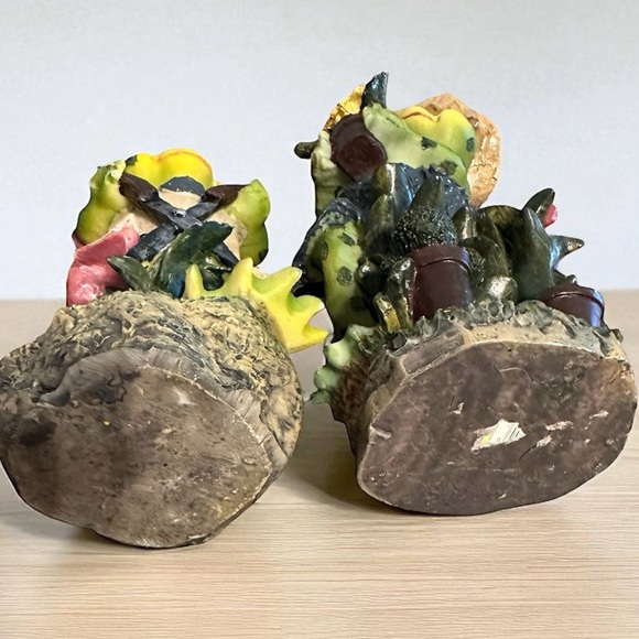 Vintage Spotted Bullfrog Farmer And Wife Garden Frog Statues 7 Inches High - Picture 3 of 12